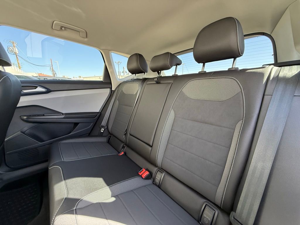 Used 2024 Volkswagen Taos SE image 7
