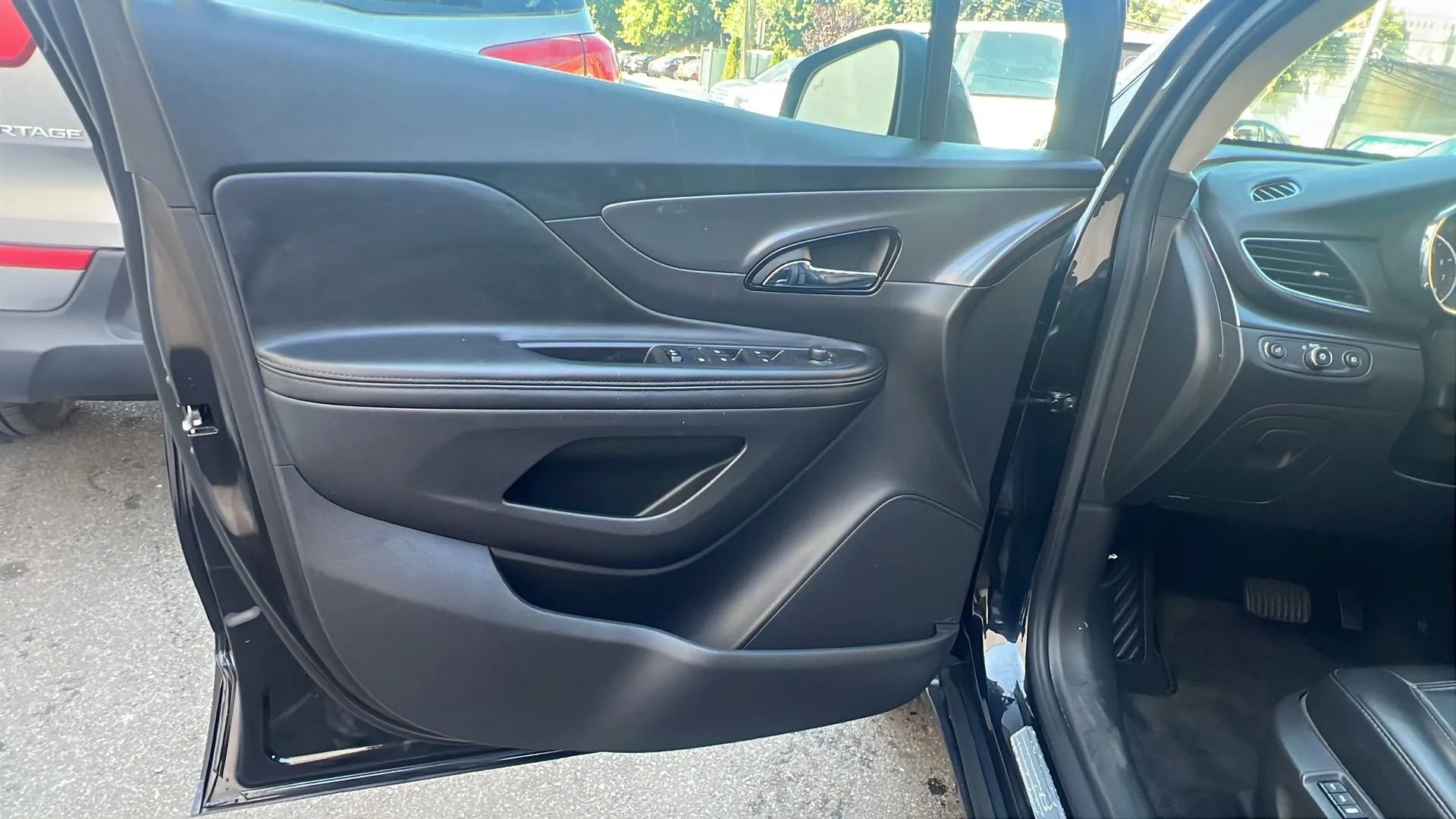 Used 2019 Buick Encore Essence image 23