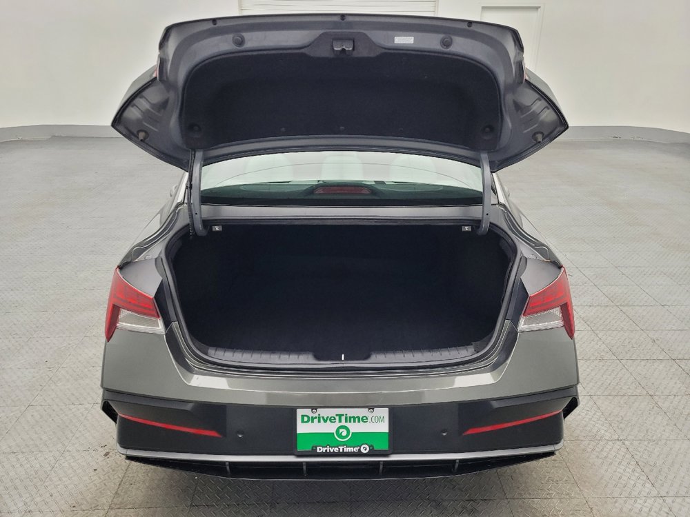 Used 2024 Hyundai Elantra Limited image 29