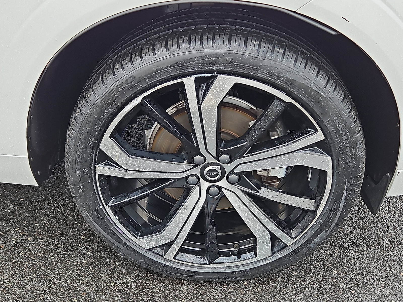 Certified 2024 Volvo XC60 B5 Ultimate w/ Climate Package image 8