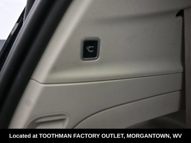 Used 2023 Chrysler Pacifica Touring-L image 7