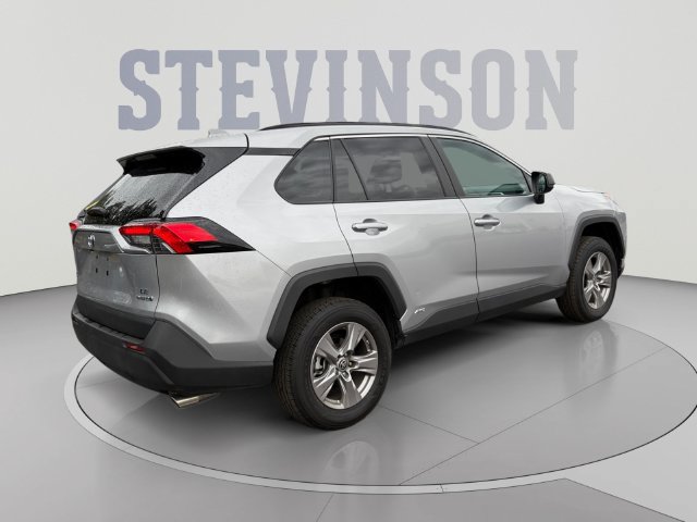Used 2024 Toyota RAV4 LE AWD/4WD image 5