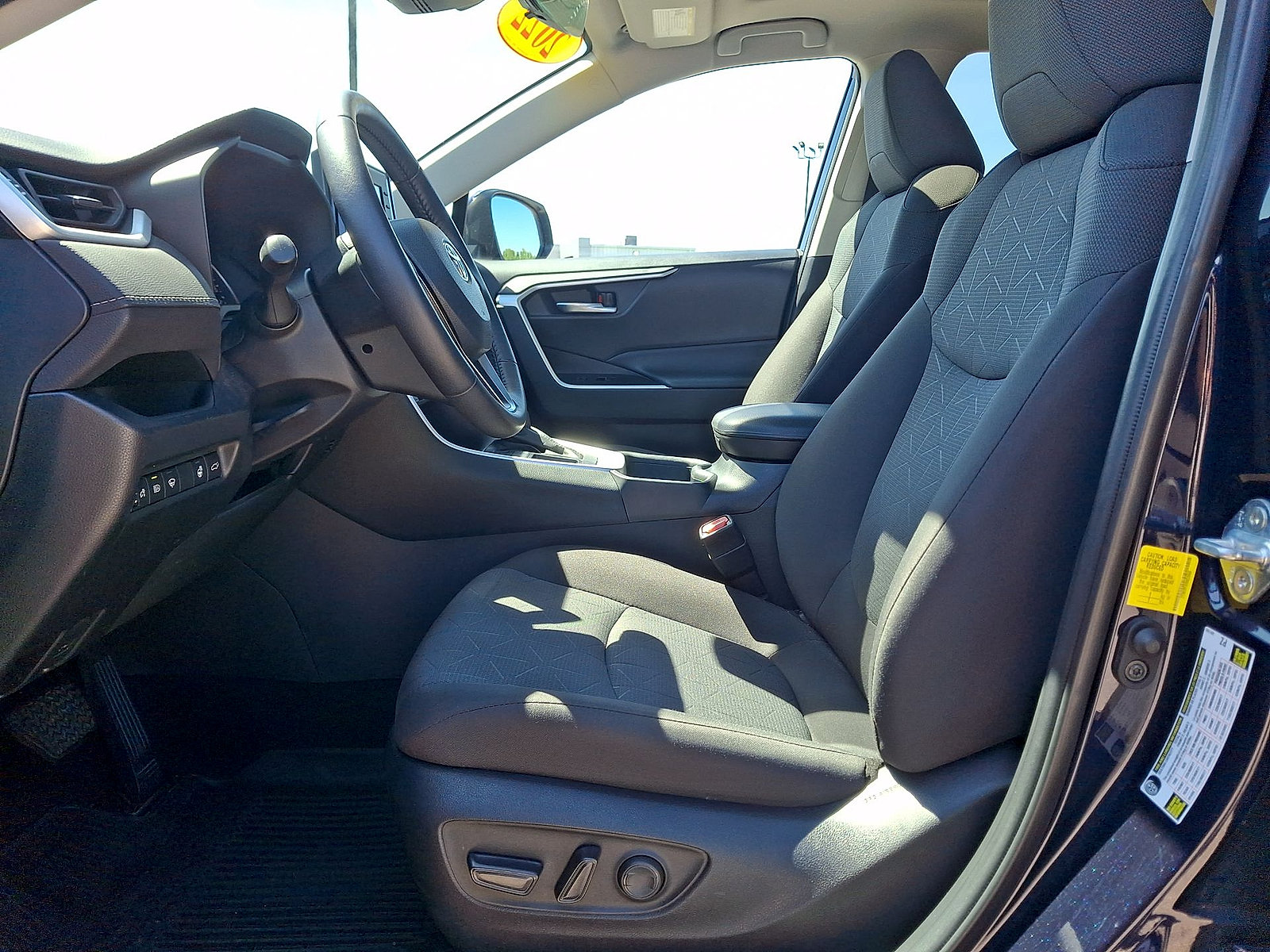 Used 2022 Toyota RAV4 XLE w/ Convenience Package FWD image 11