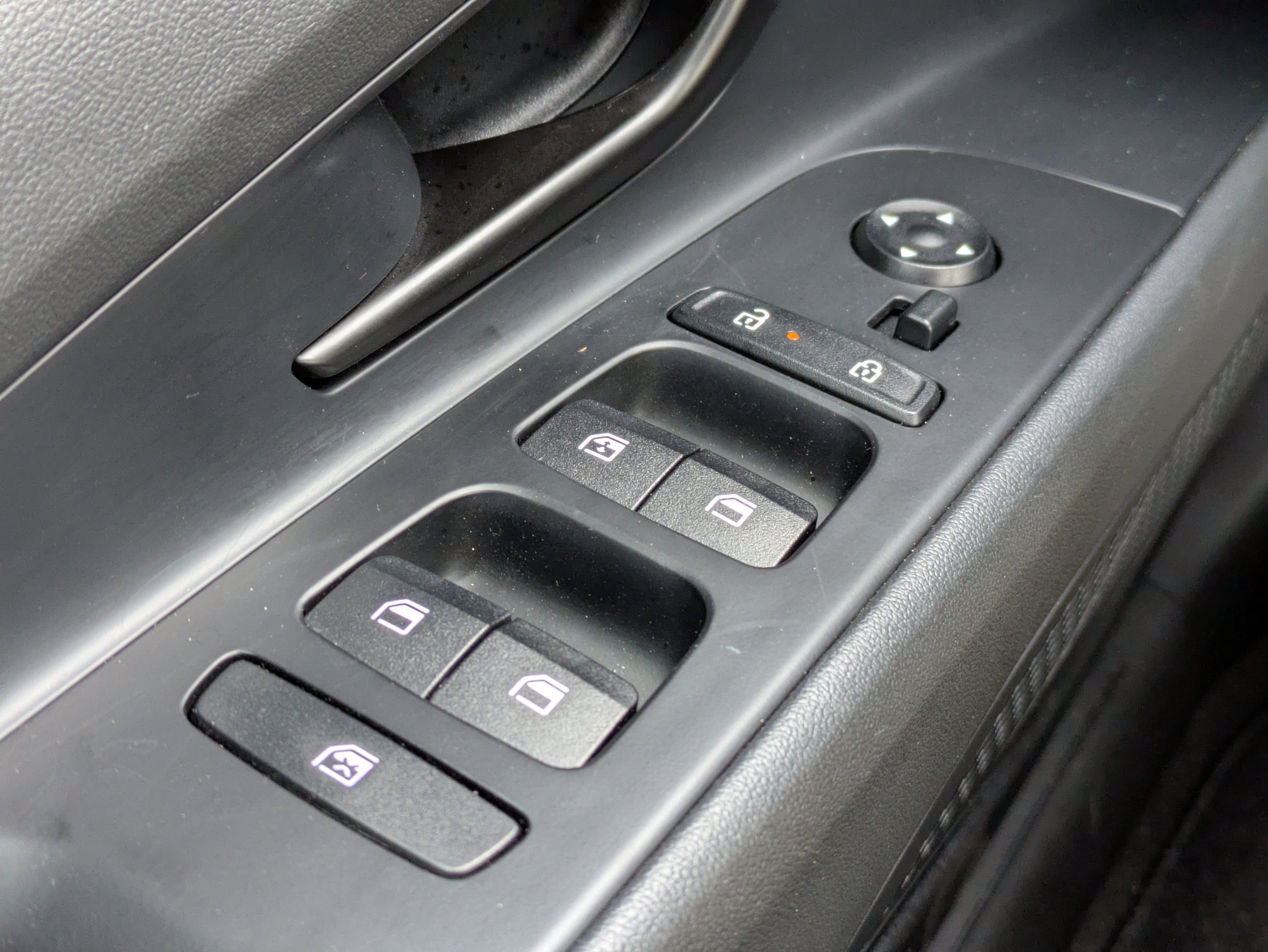 Certified 2025 Hyundai Elantra Sport image 21