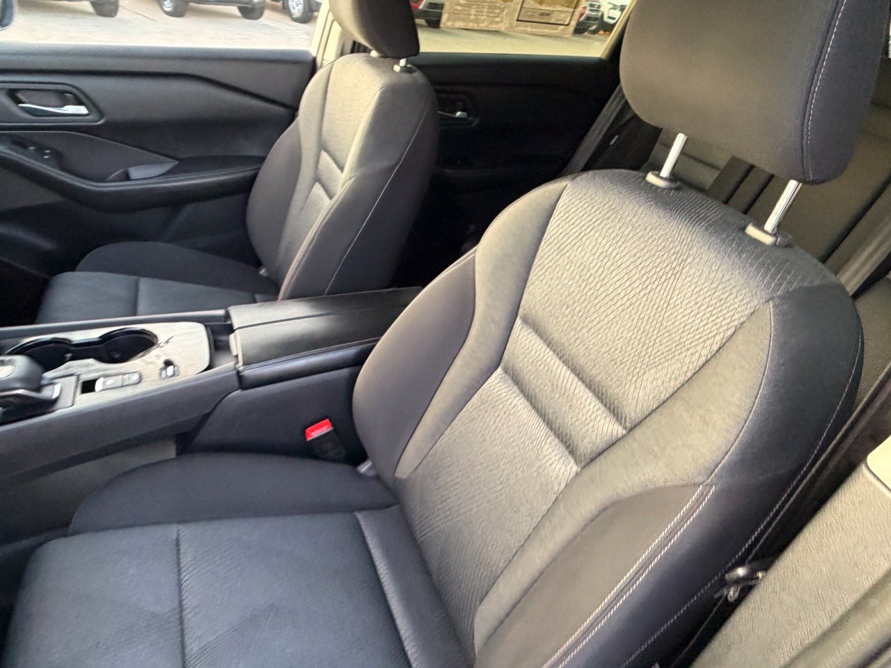 Certified 2025 Nissan Rogue SV FWD image 27