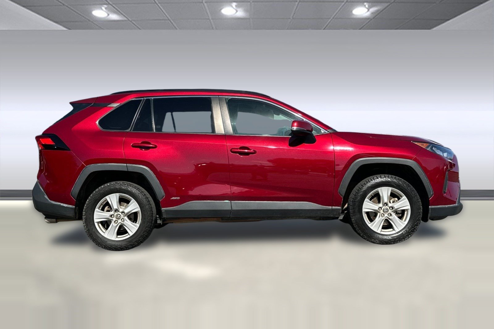 Used 2020 Toyota RAV4 LE w/ All Weather Liner Package AWD/4WD image 8