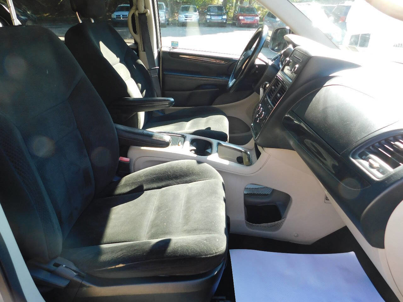 Used 2016 Dodge Grand Caravan SXT w/ Rear Park Assist Package image 16