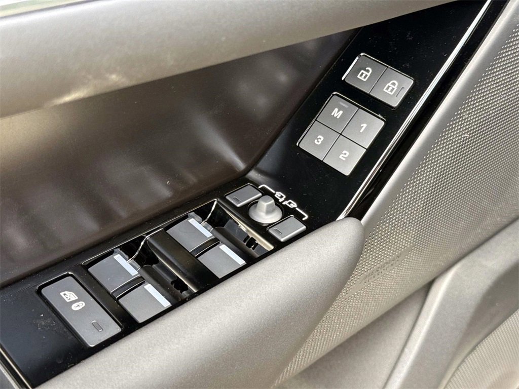 New 2026 Land Rover Range Rover Velar Dynamic SE image 13