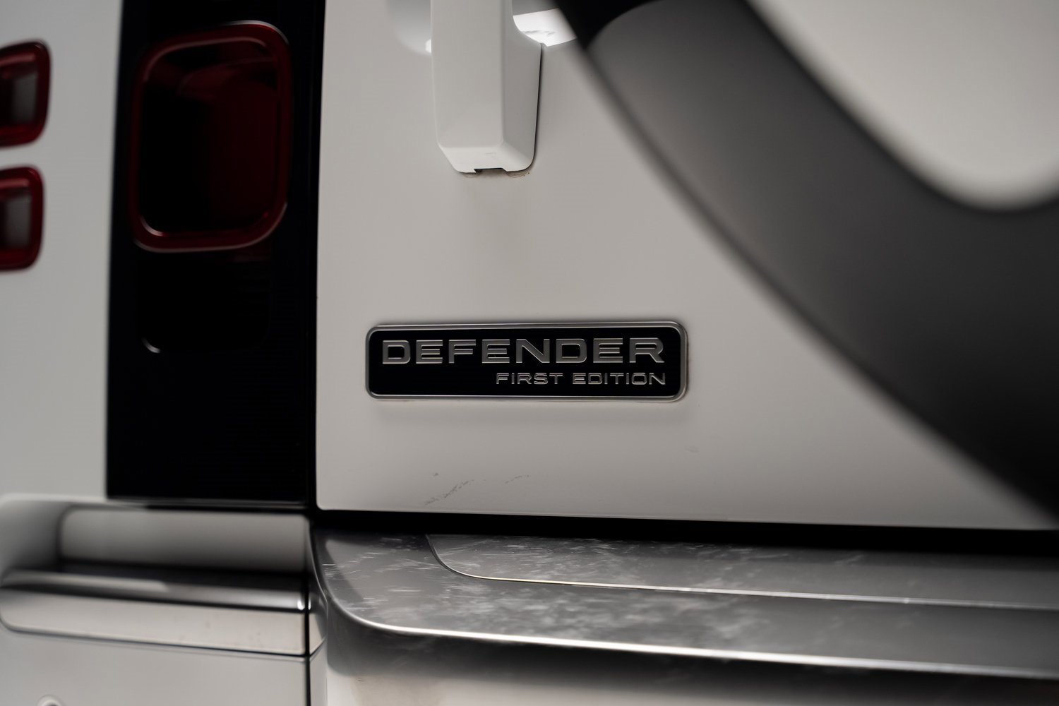 Used 2023 Land Rover Defender 130 First Edition image 32