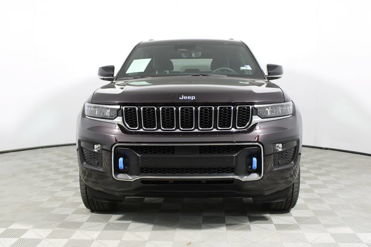 Used 2022 Jeep Grand Cherokee Overland w/ Luxury Tech Group IV AWD/4WD image 38