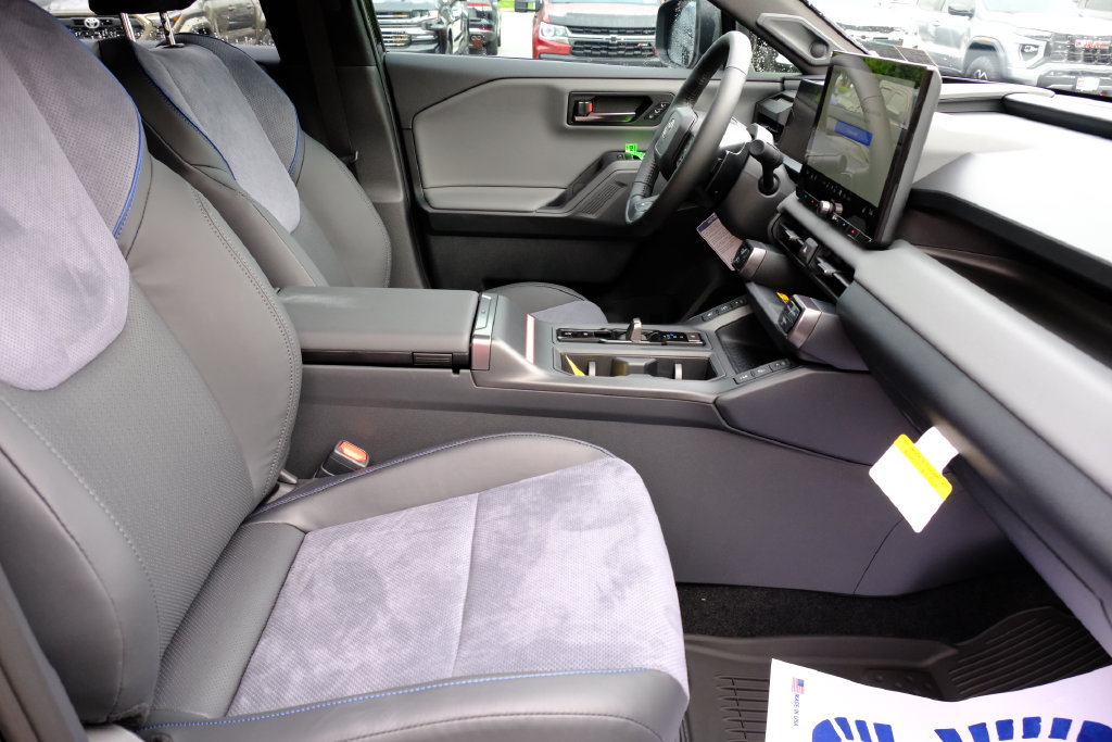 New 2026 Toyota RAV4 XSE AWD/4WD image 30