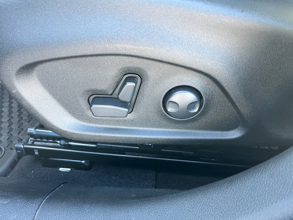 Used 2023 Jeep Renegade Latitude w/ Premium Group image 14