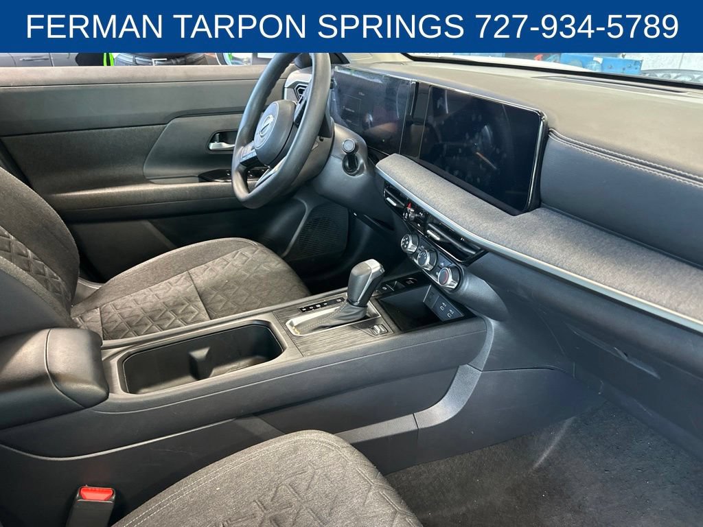 Used 2025 Nissan Kicks SV FWD image 4
