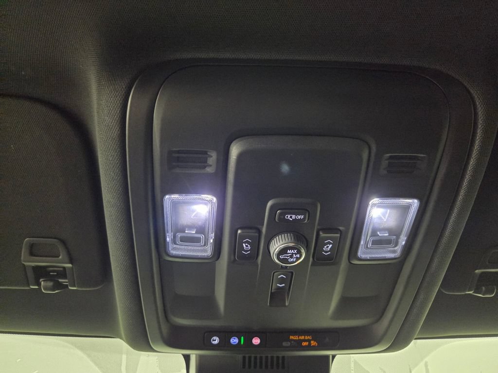 Used 2025 Chevrolet Tahoe High Country RWD image 14