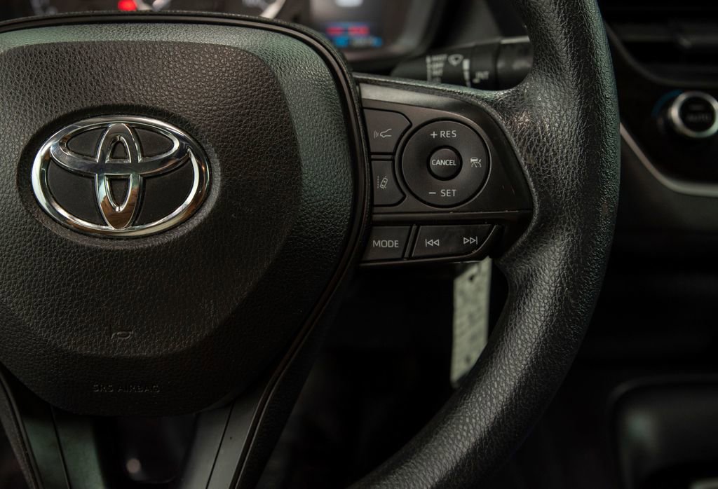 Used 2022 Toyota Corolla LE image 22