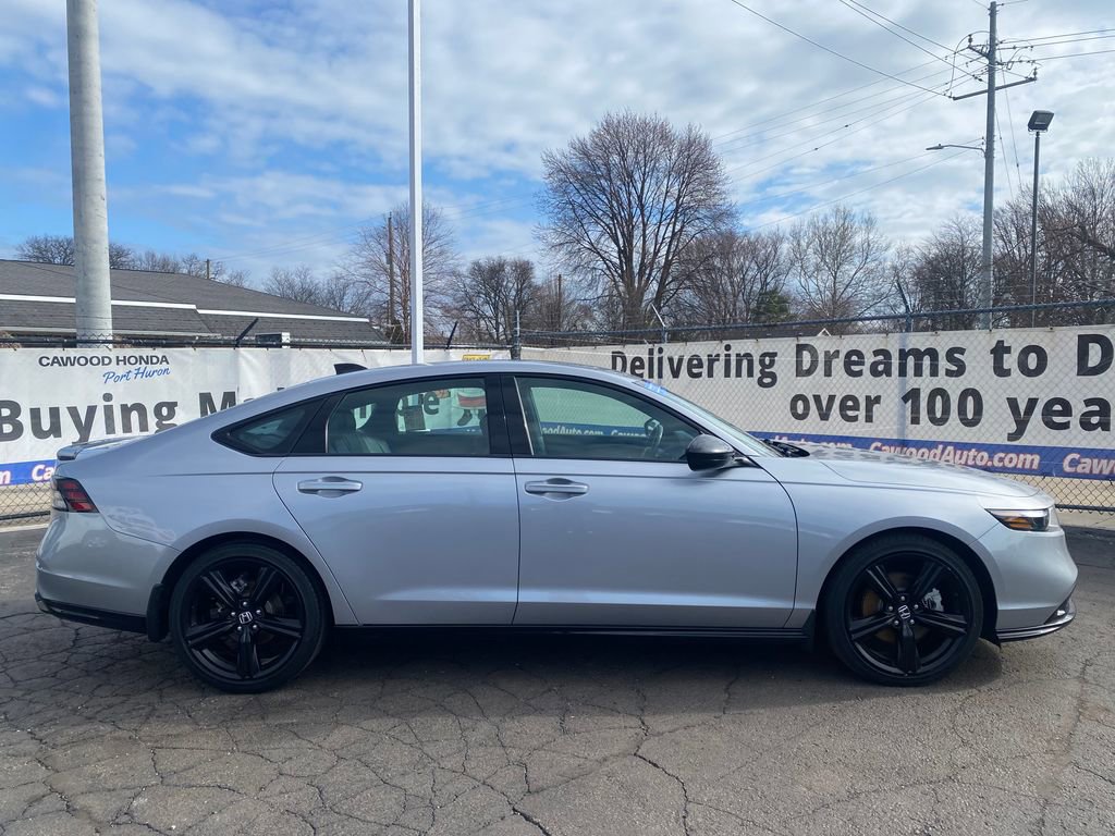 Used 2023 Honda Accord Sport image 2