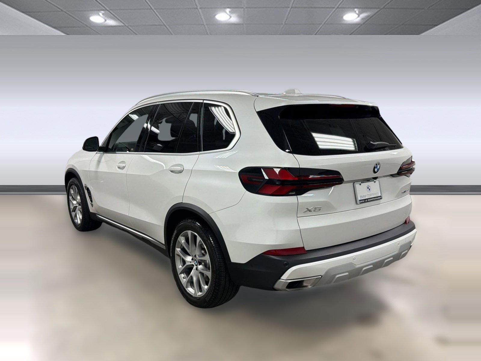 Certified 2024 BMW X5 xDrive40i w/ Premium Package image 3