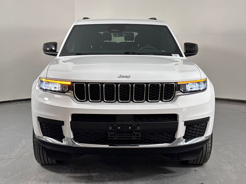 Used 2025 Jeep Grand Cherokee L Laredo image 2