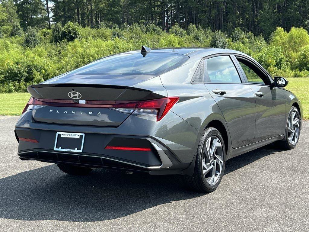 New 2025 Hyundai Elantra Sport w/ Cargo Package image 5