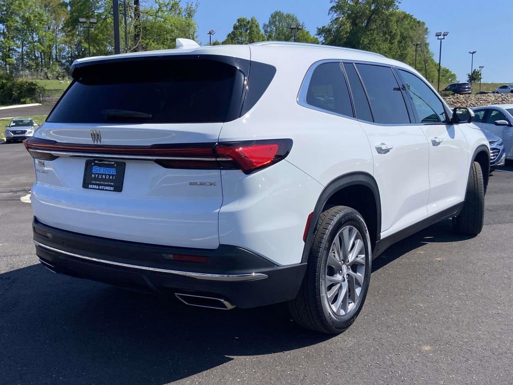 Used 2025 Buick Enclave Preferred image 3