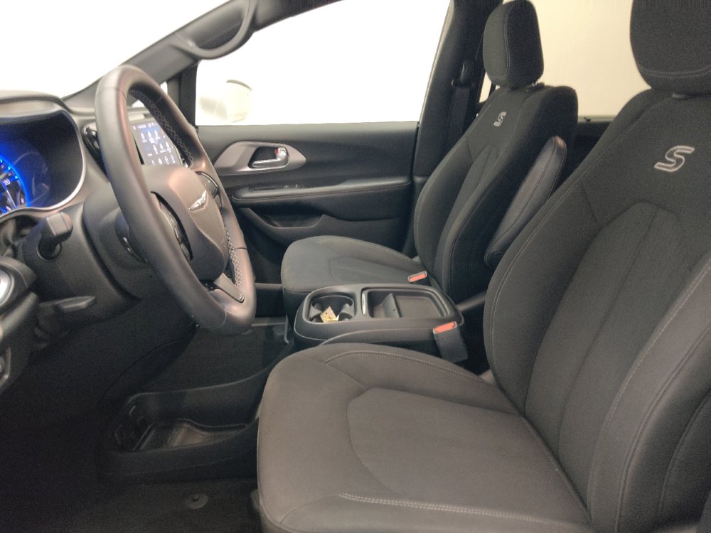 Used 2018 Chrysler Pacifica Touring Plus w/ S Appearance Package FWD image 17