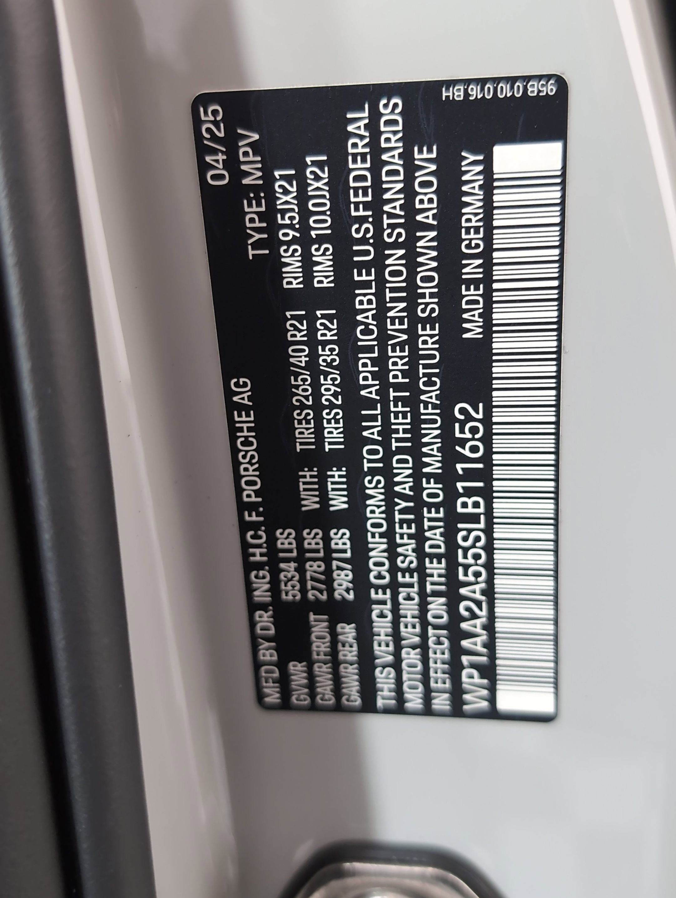 Used 2025 Porsche Macan image 24