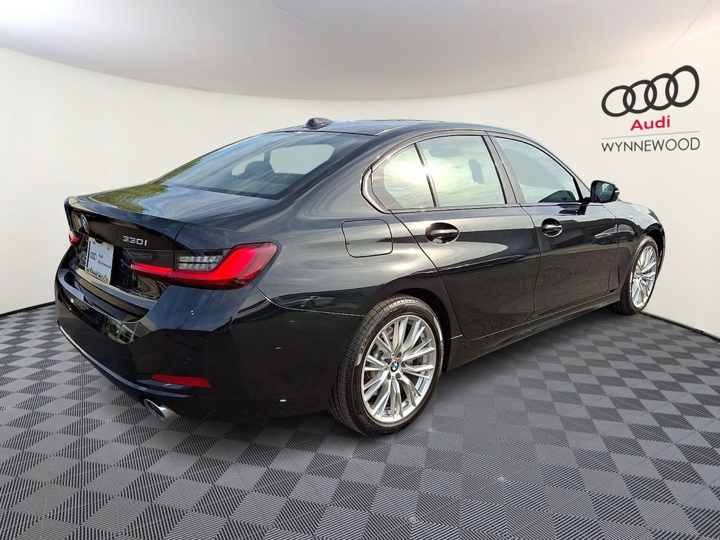 Used 2023 BMW 330i xDrive Sedan w/ Premium Package AWD/4WD image 6