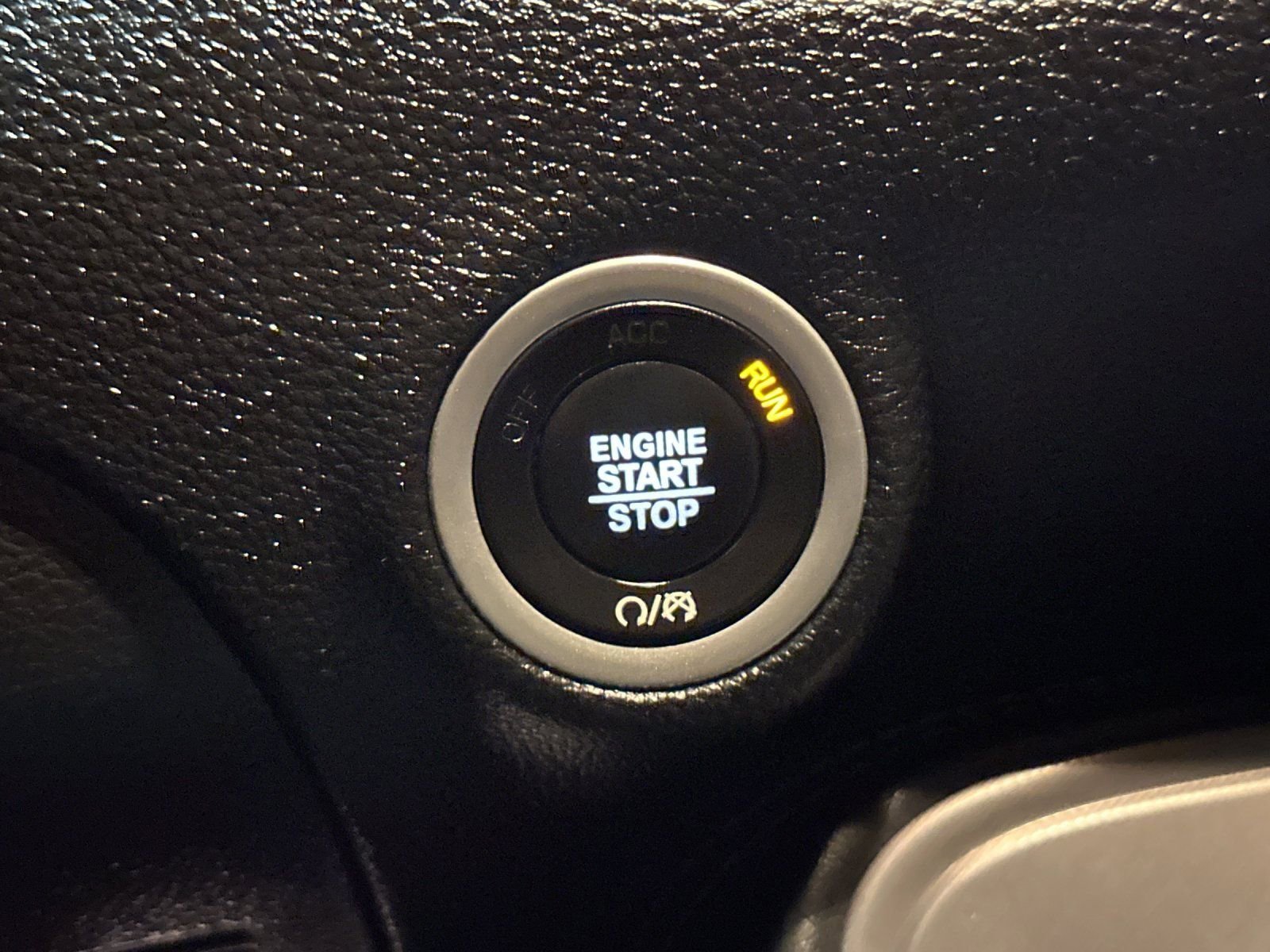 Used 2023 Dodge Challenger SXT image 28