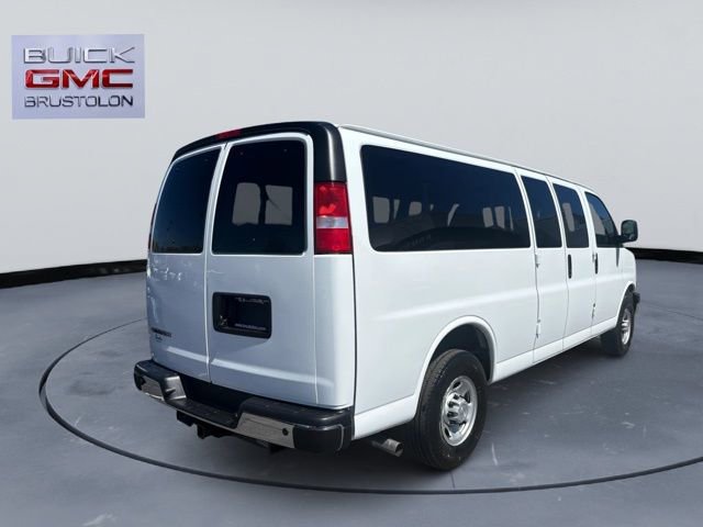 Used 2024 Chevrolet Express 3500 LS w/ Chrome Appearance Package RWD image 9