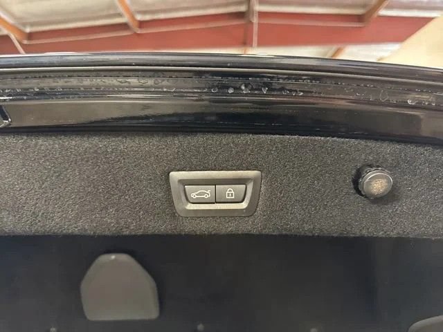 Used 2018 BMW 750i RWD image 29