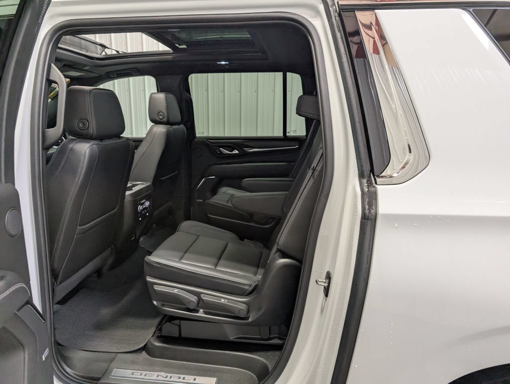 Used 2024 GMC Yukon XL Denali AWD/4WD image 10