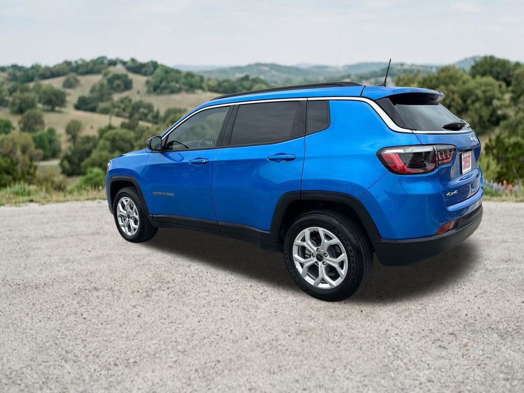 Used 2025 Jeep Compass Latitude w/ Convenience Group AWD/4WD image 7