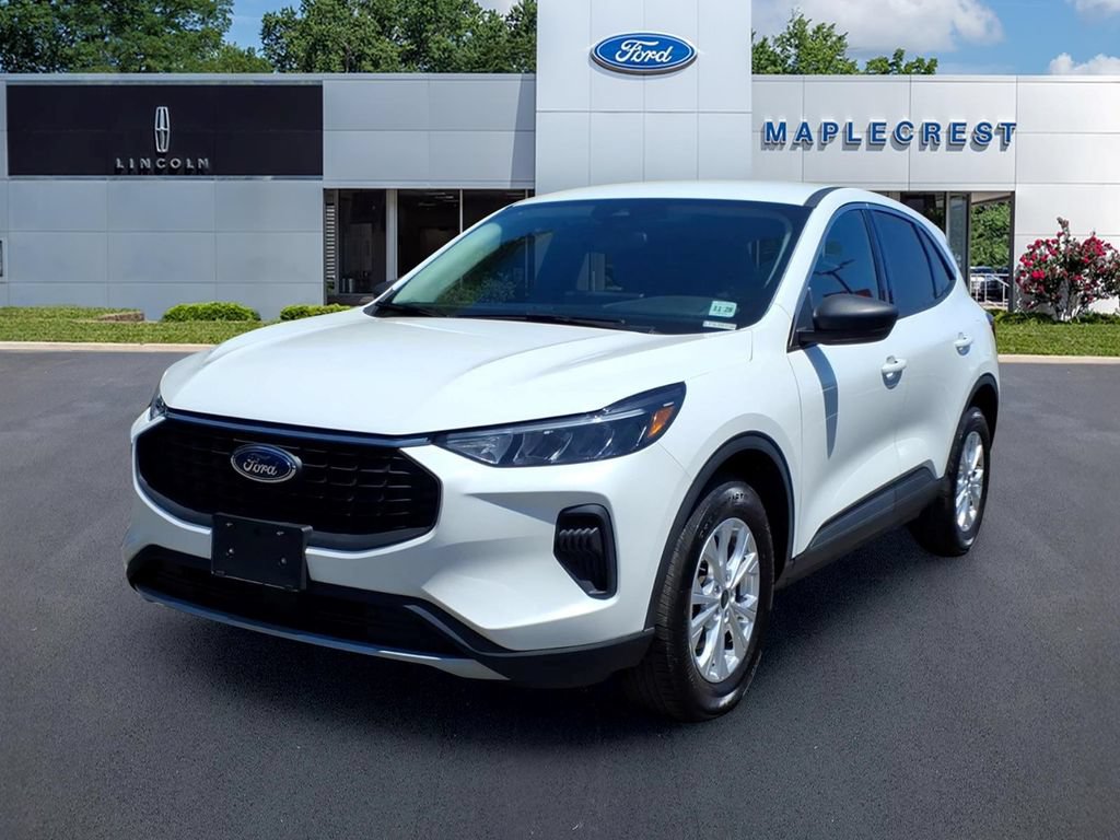 Used 2023 Ford Escape Active w/ Tech Pack #1 AWD/4WD image 2