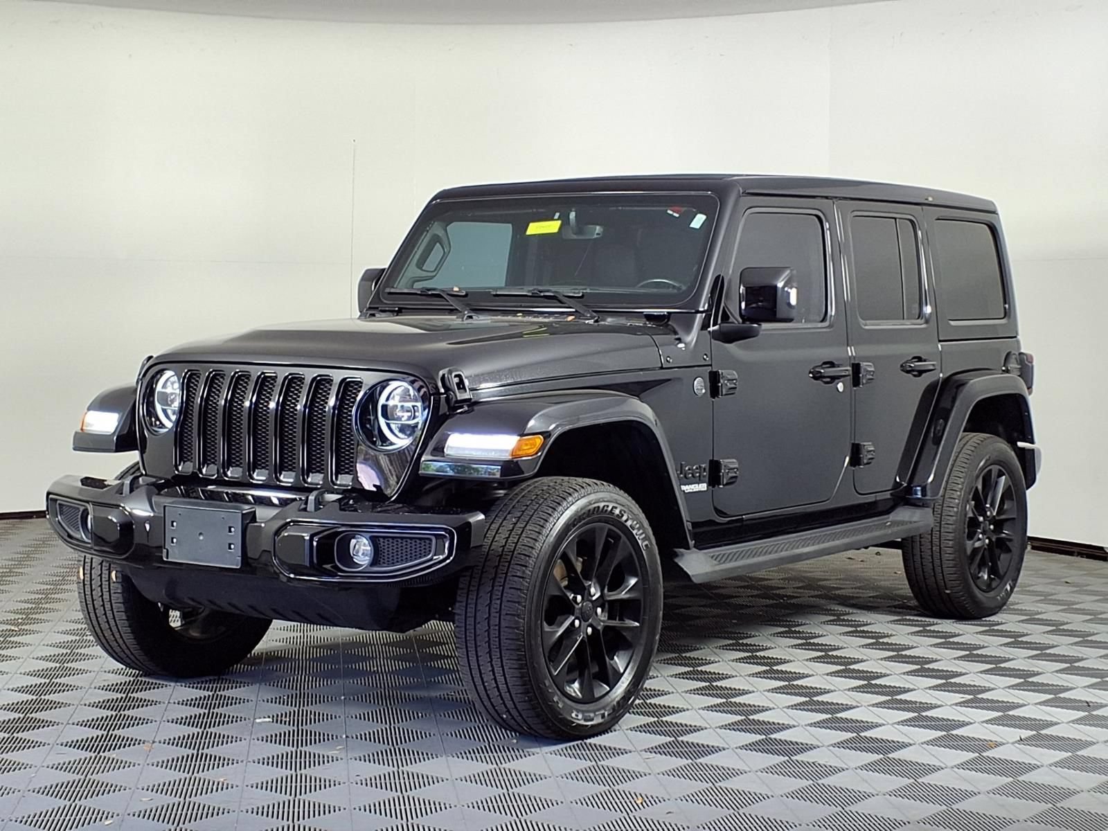 Used 2022 Jeep Wrangler Unlimited Sahara AWD/4WD image 3