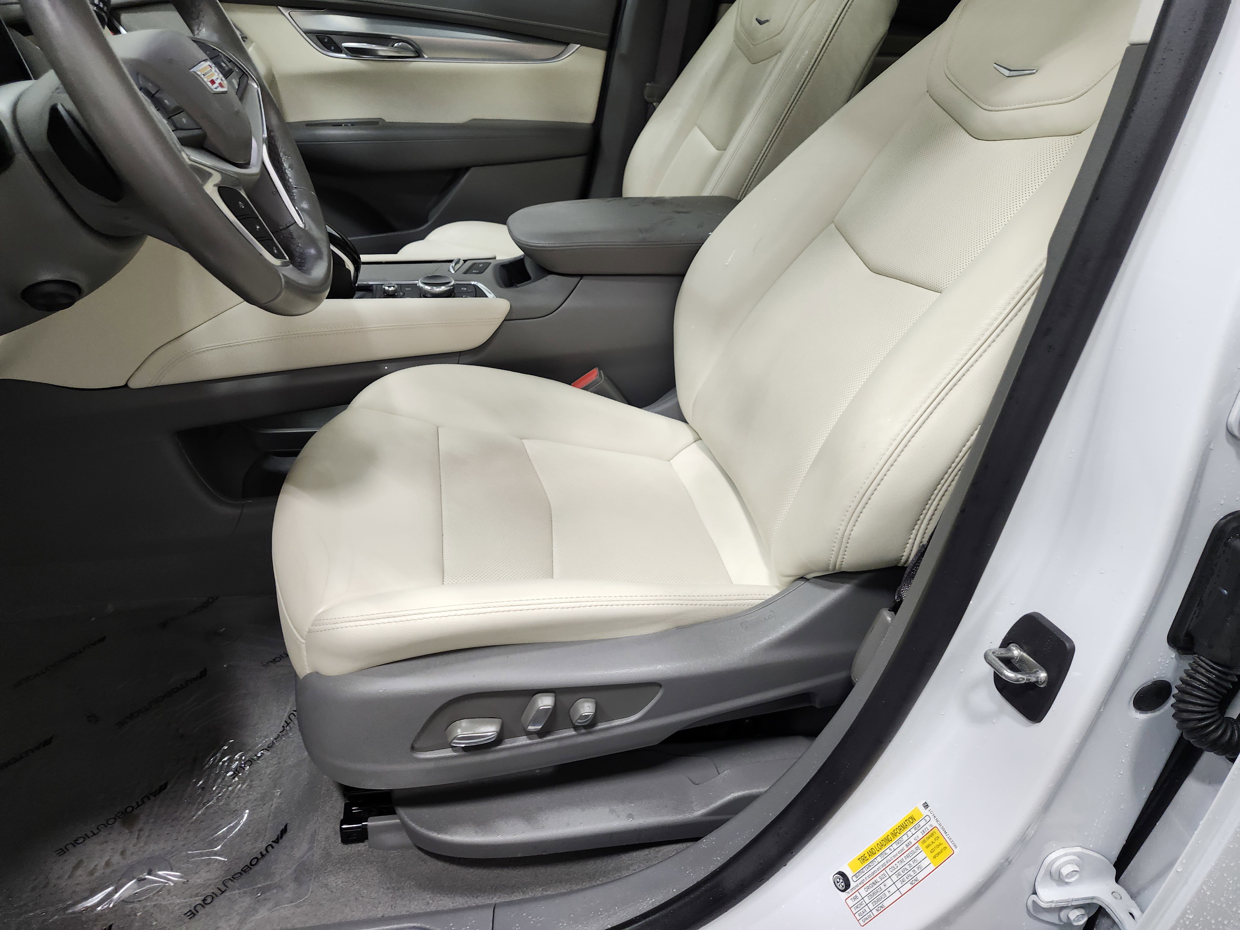 Used 2021 Cadillac XT5 Premium Luxury image 17