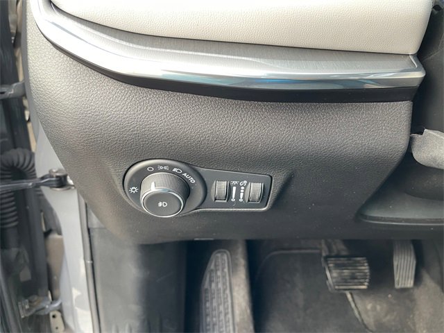 Used 2024 Jeep Compass Limited image 29