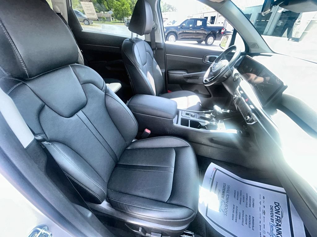 Used 2025 Kia Sorento EX w/ Panoramic Sunroof Package FWD image 14