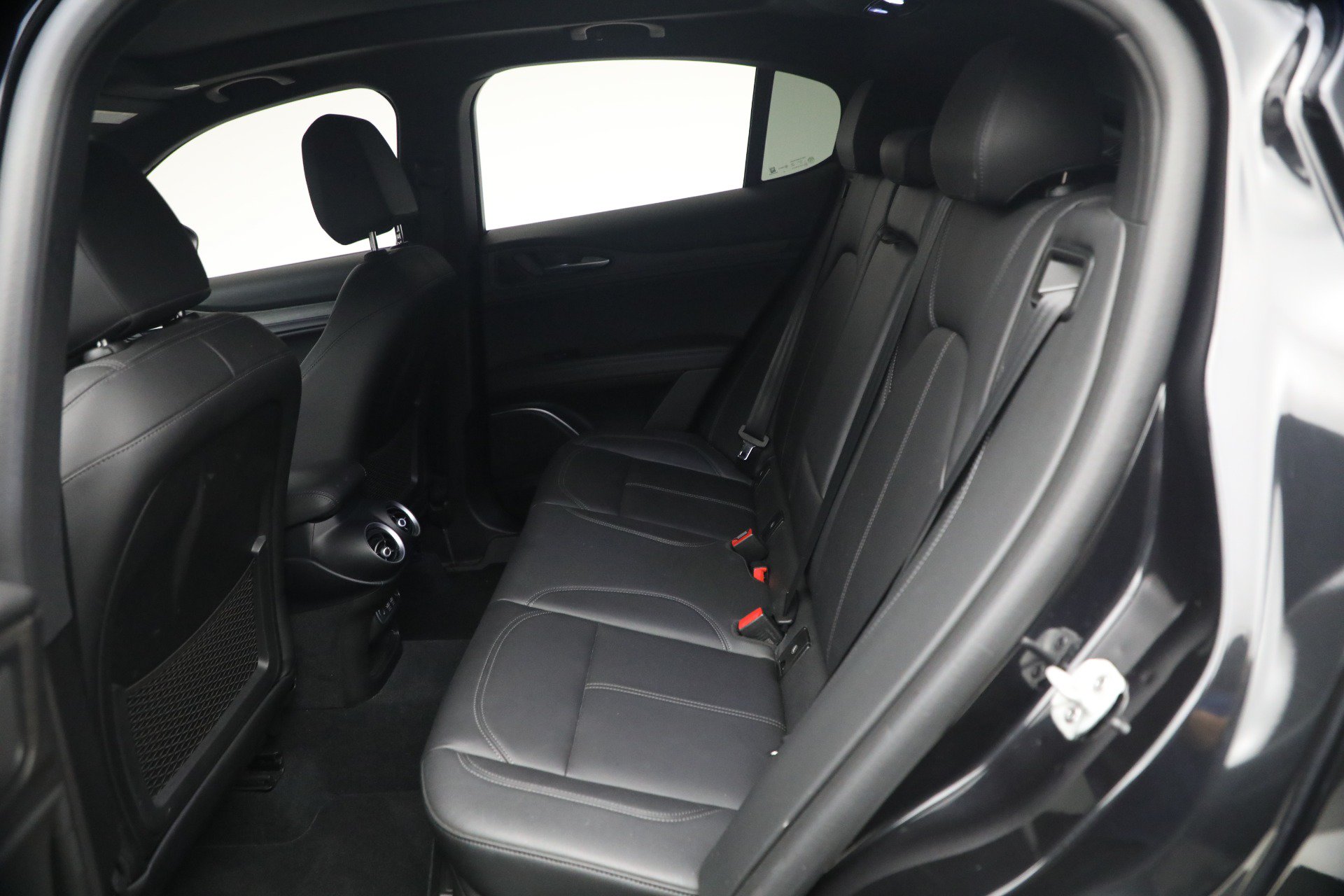 Used 2022 Alfa Romeo Stelvio Ti AWD/4WD image 18