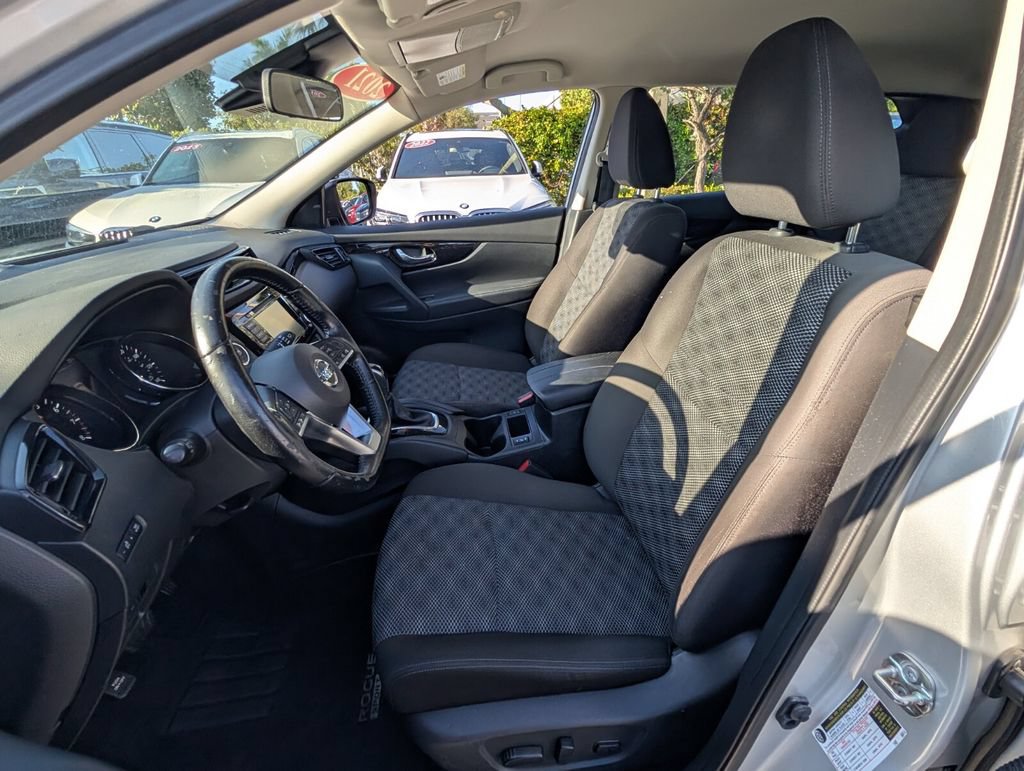 Certified 2021 Nissan Rogue Sport SV FWD image 10