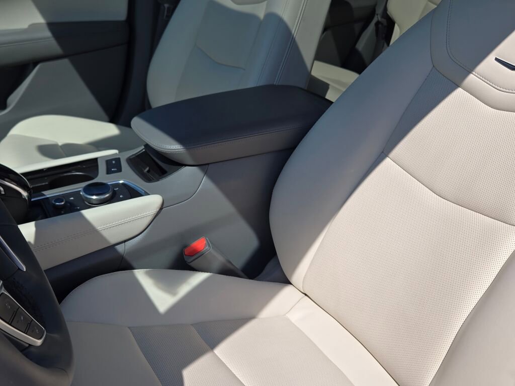Used 2025 Cadillac XT5 Premium Luxury w/ LPO, Floor Liner Package AWD/4WD image 30