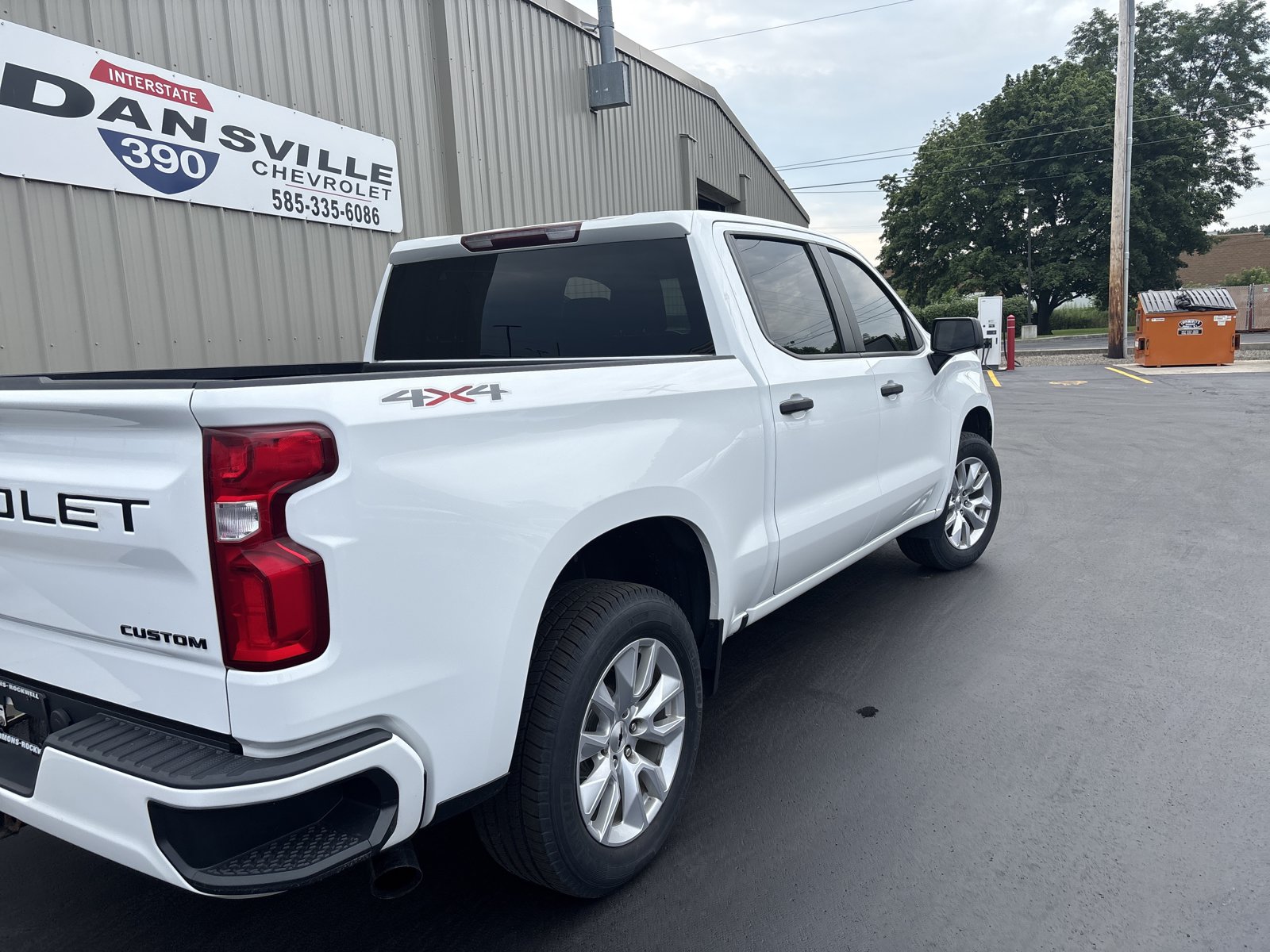 Used 2020 Chevrolet Silverado 1500 Custom w/ Custom Value Package AWD/4WD image 9