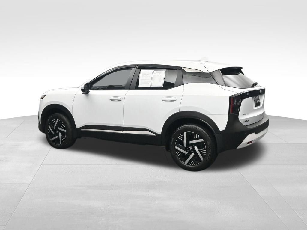 Used 2025 Nissan Kicks SV FWD image 3
