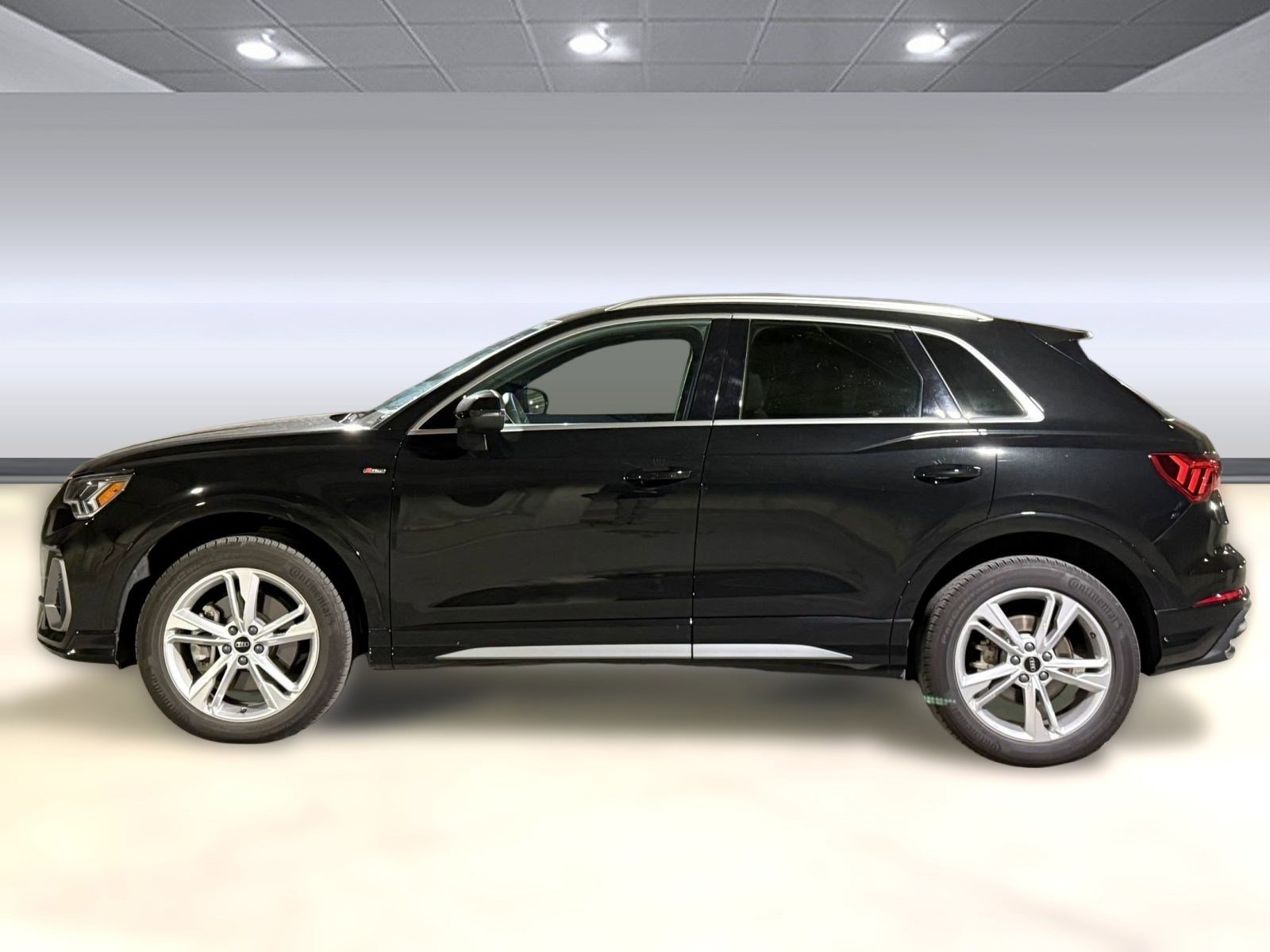 Used 2024 Audi Q3 2.0T Premium Plus w/ Premium Plus Package image 2