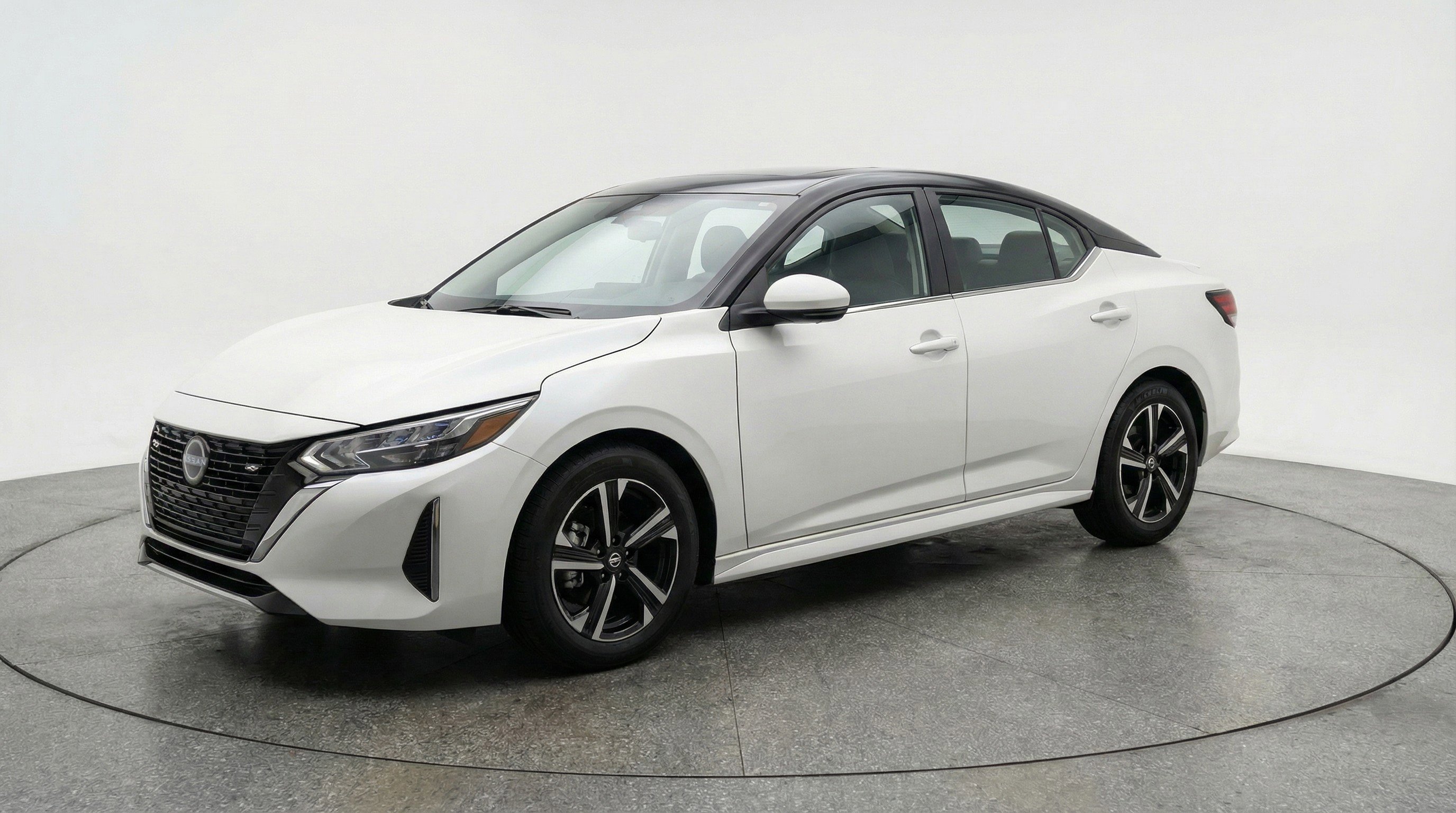 Used 2025 Nissan Sentra SV FWD image 3