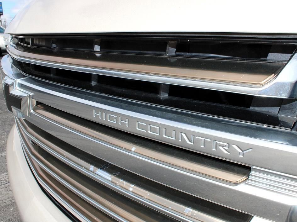 Used 2021 Chevrolet Suburban High Country w/ Max Trailering Package image 11