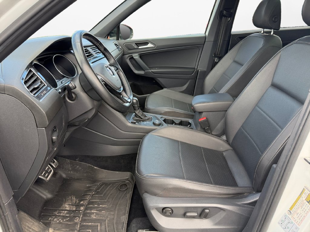 Used 2020 Volkswagen Tiguan SE R-Line AWD/4WD image 17