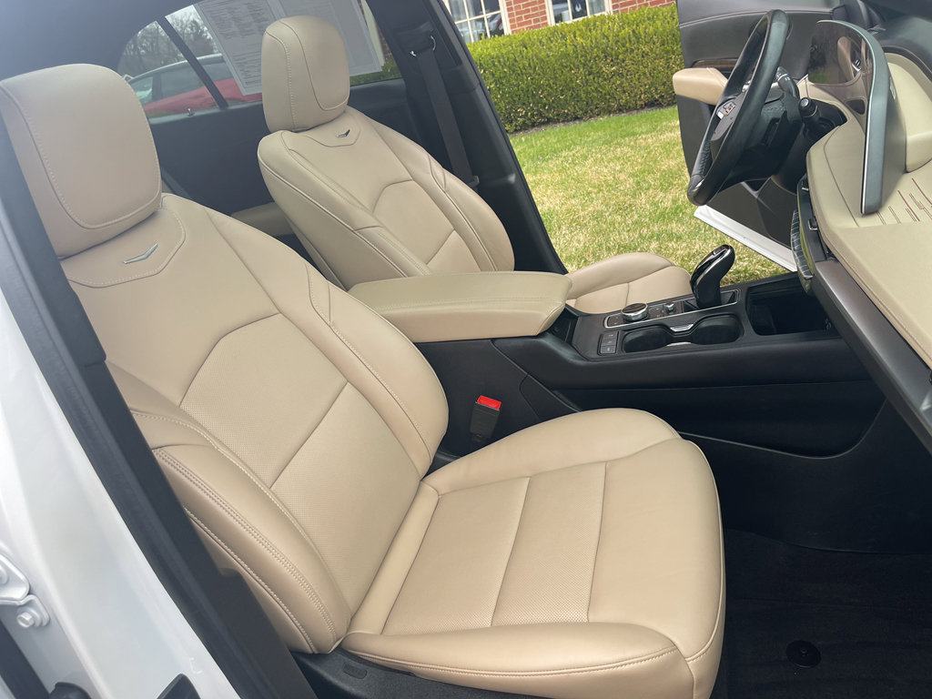 Used 2024 Cadillac XT4 Premium Luxury image 32