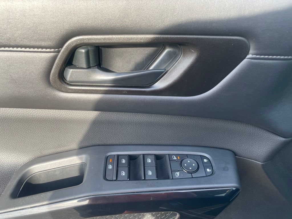 Used 2024 Nissan Pathfinder SV FWD image 16