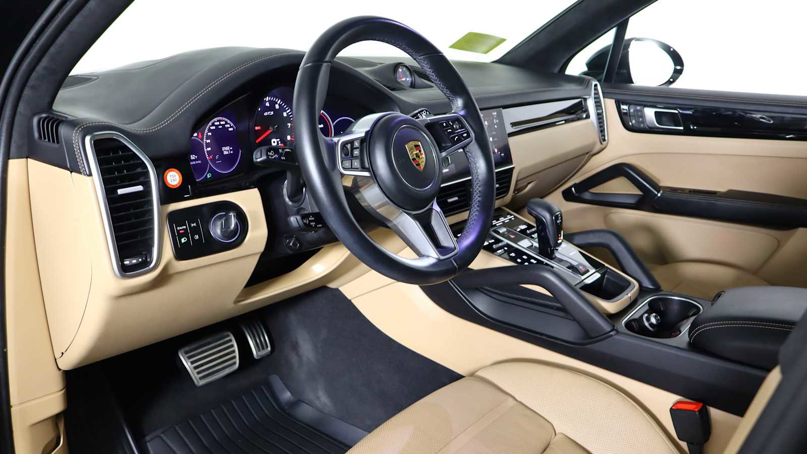 Used 2023 Porsche Cayenne GTS image 17