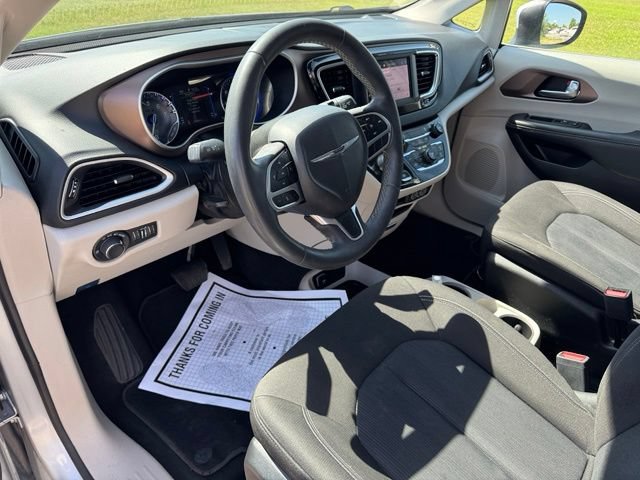 Used 2023 Chrysler Voyager LX FWD image 13